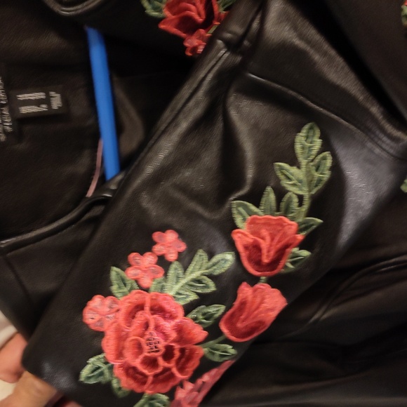 New Black leather Jacket w/embroidery - Picture 10 of 14